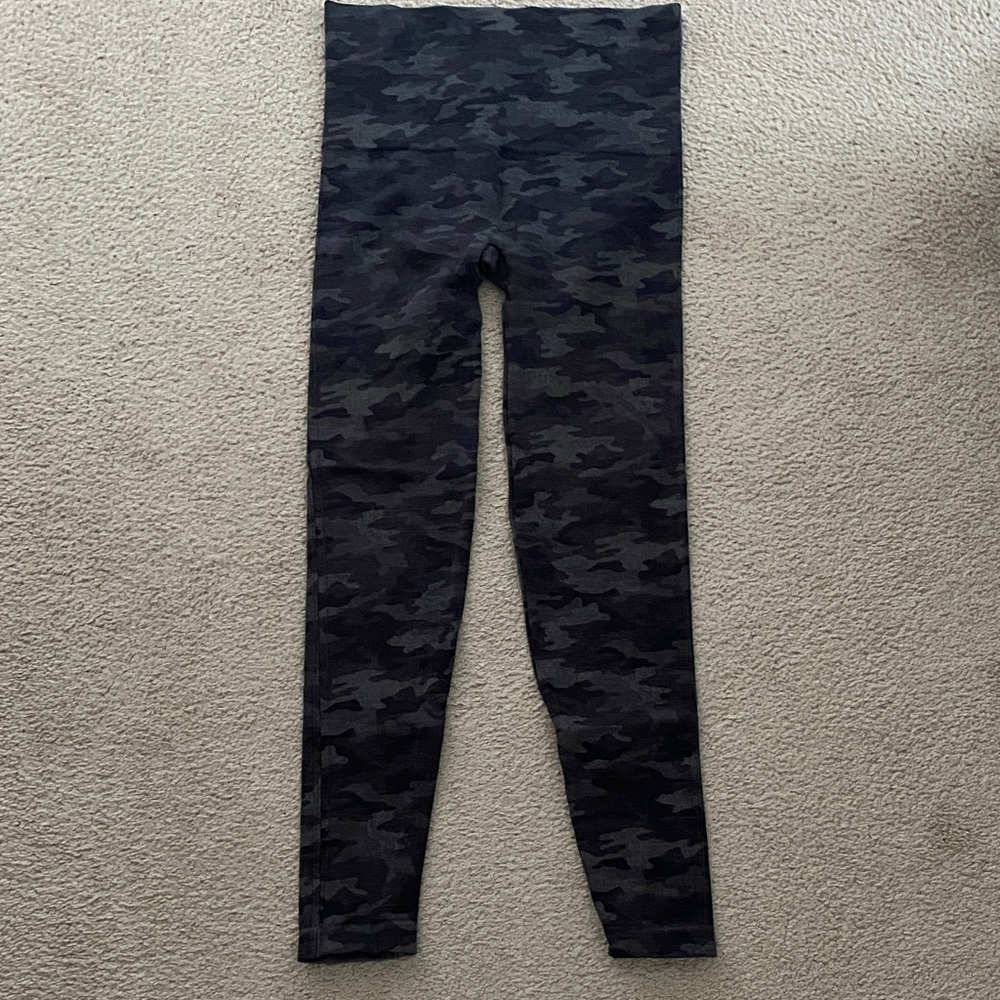 Spanx black camo print leggings L